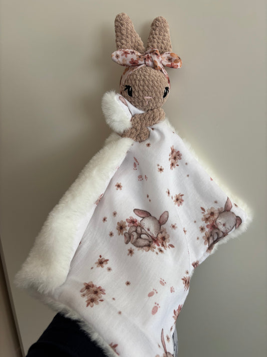Doudou lapin câlin avec bandeau